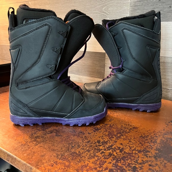 Womens thirty two snowboard boots! Size 8.5 - Picture 5 of 6